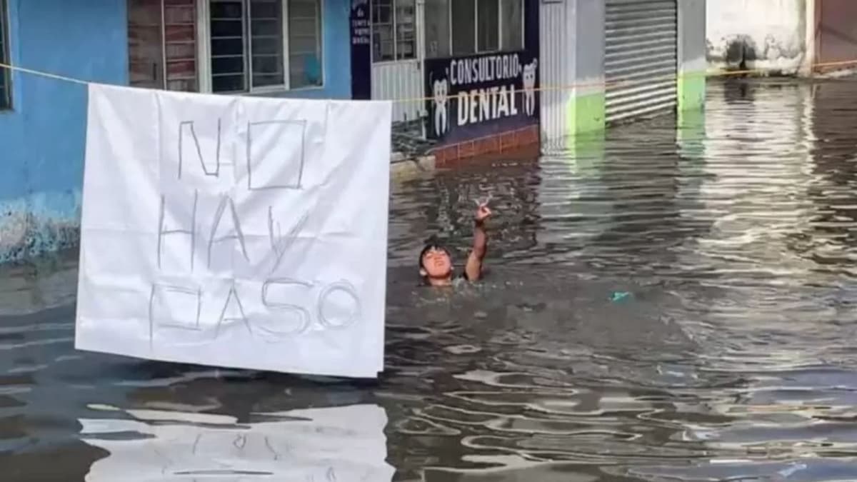 Video: Captan a joven nadando en aguas negras de Ecatepec, Edomex
