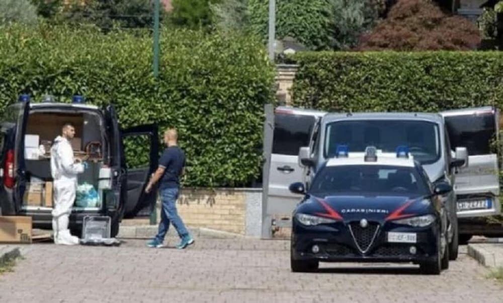 Adolescente mata a sus padres y hermano menor mientras dormían en Italia