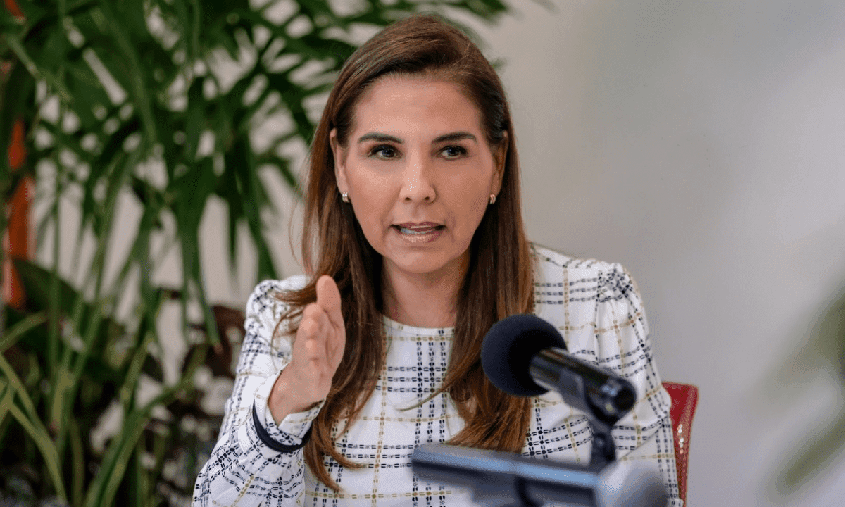 Gestiona Mara Lezama ante el SAT la atención de trámites a personas morales en Chetumal y Playa del Carmen