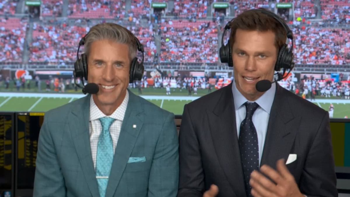 Fans de la NFL critican a Tom Brady en su debut como comentarista