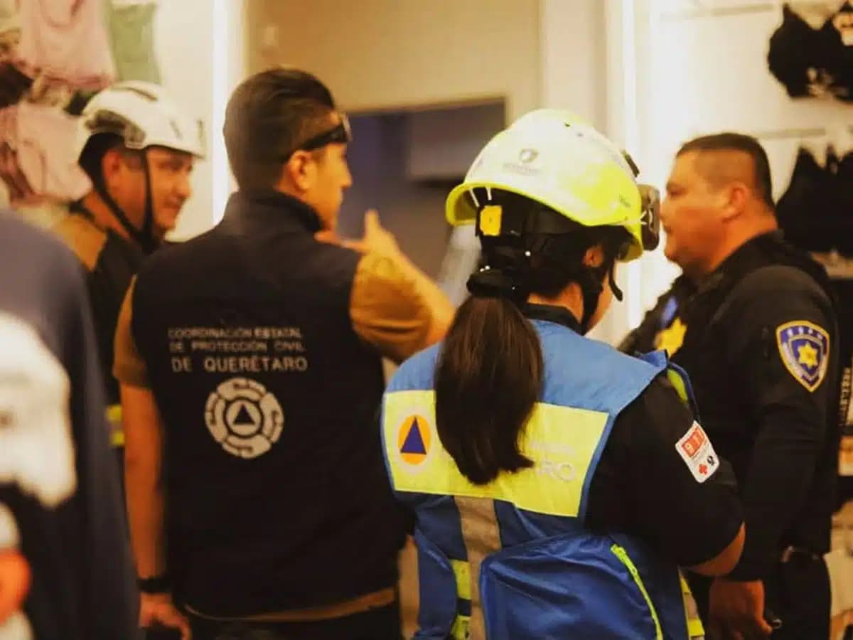 Trabajador muere aplastado por un elevador en tienda de ropa en Querétaro