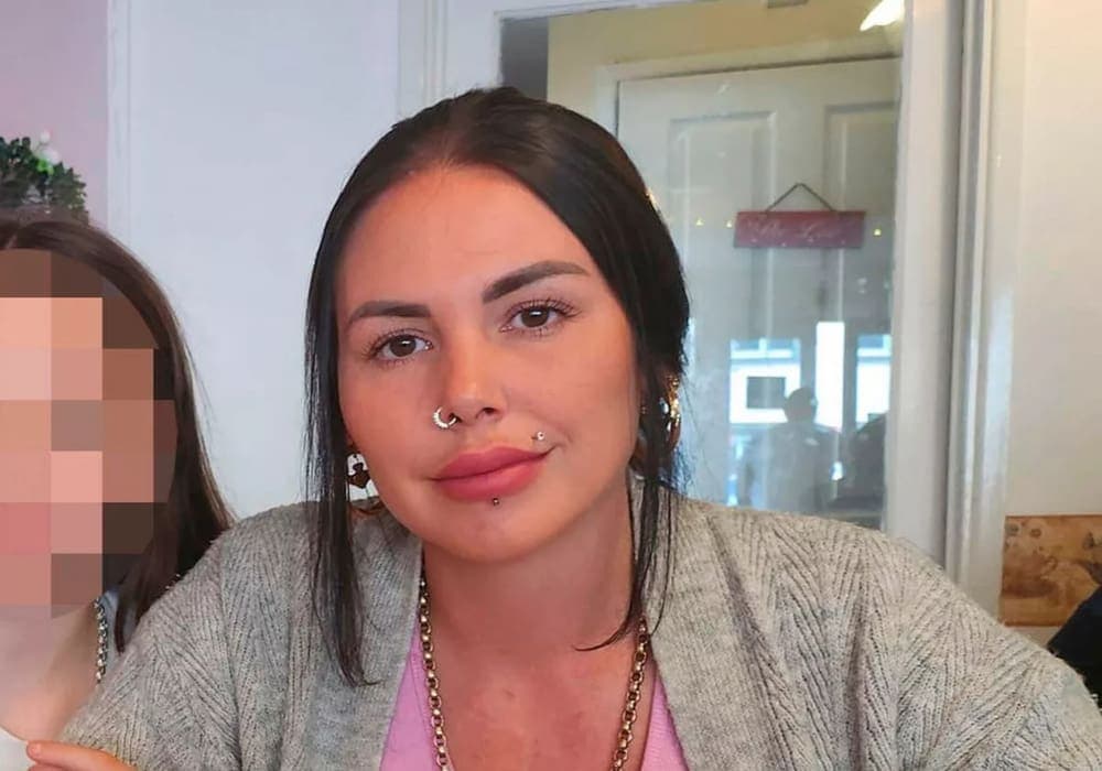 Por querer tener más pompas, muere mujer tras mejora estética en Inglaterra