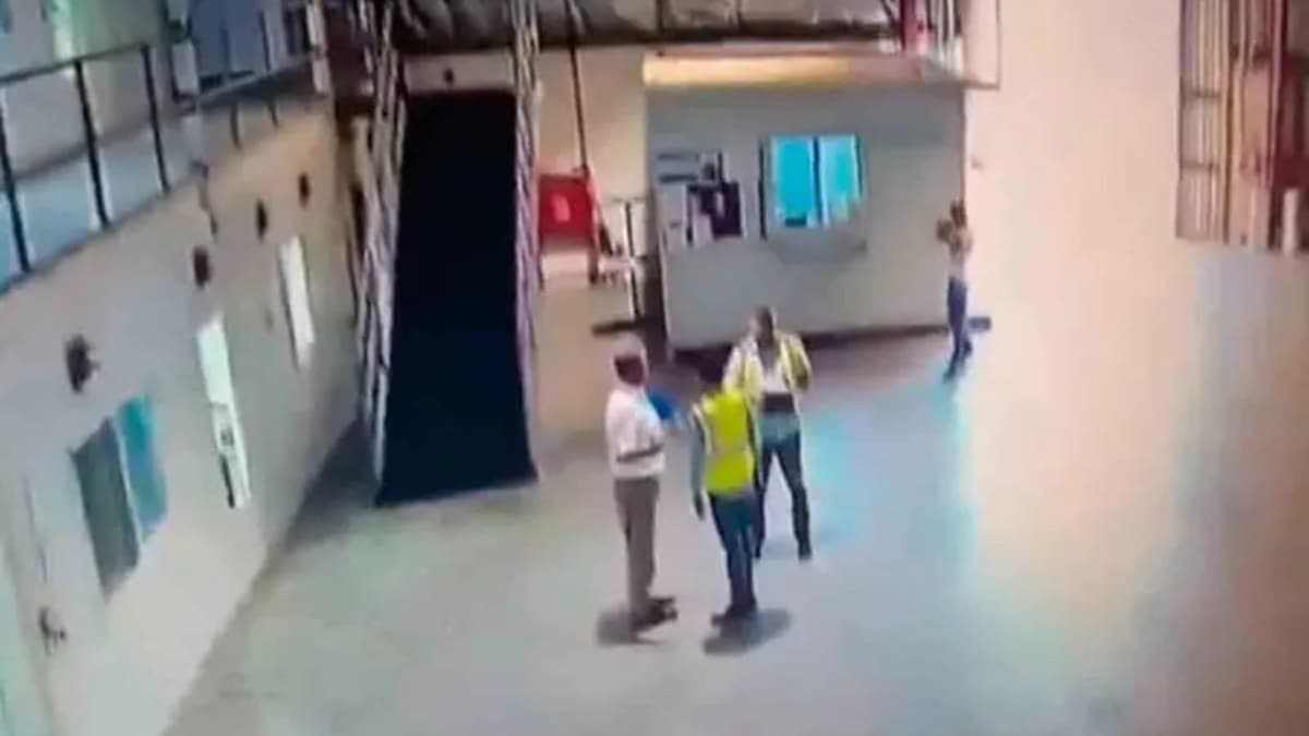 Video: Hombre es despedido y regresa más tarde para matar a su jefe