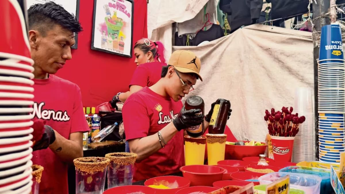 Sancionarán con más de tres mil pesos de multa a quien instale "chelerías" en la vía pública en CDMX