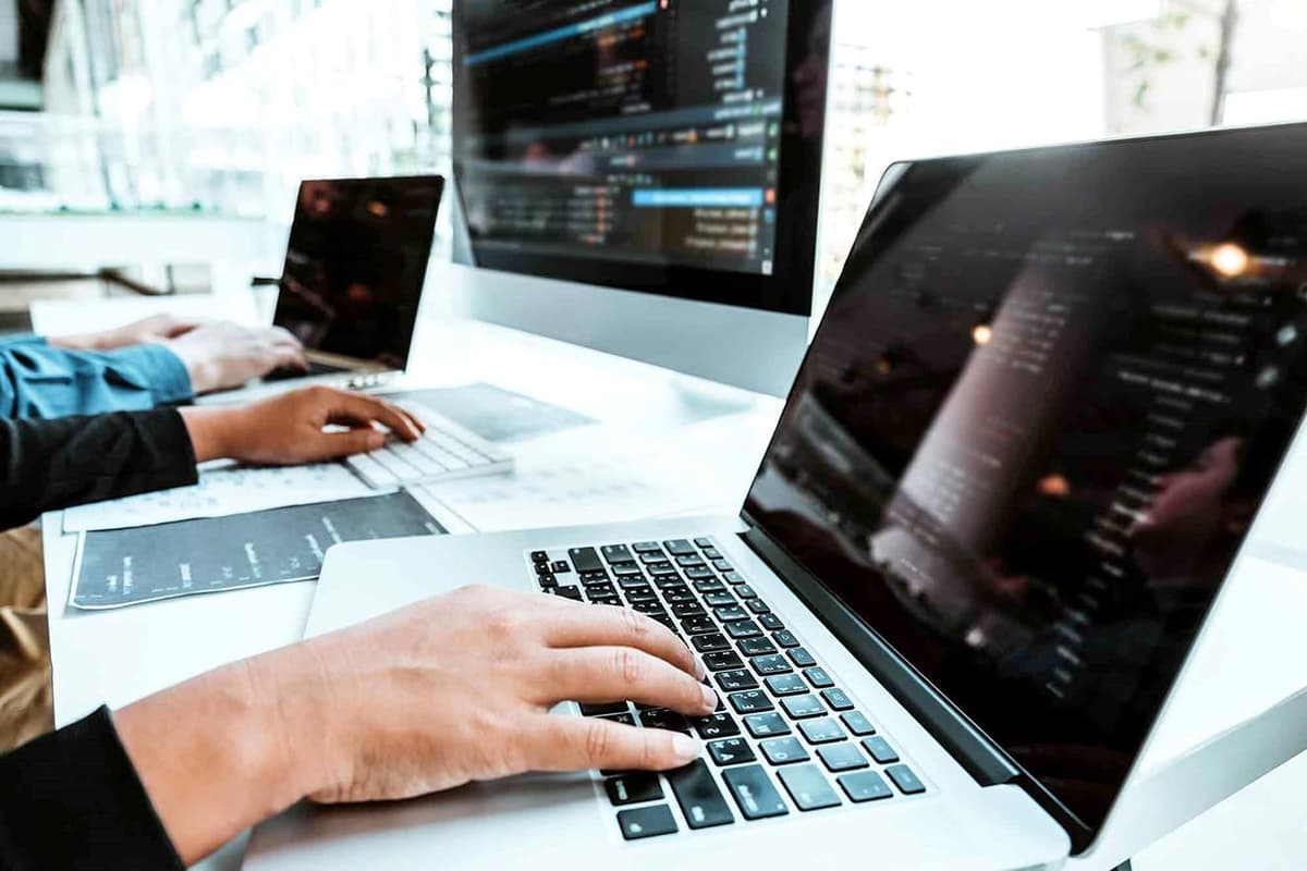 Aumenta el desempleo por uso de la IA en el sector tecnológico