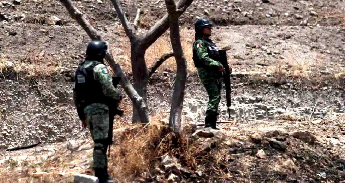 Grupo armado con uniforme de la Marina levanta a ocho jóvenes en Petatlán, Guerrero