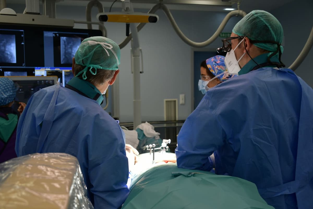 Milagro médico: Madre con tumor cerebral da a luz a bebé sano tras exitosa cirugía durante el embarazo