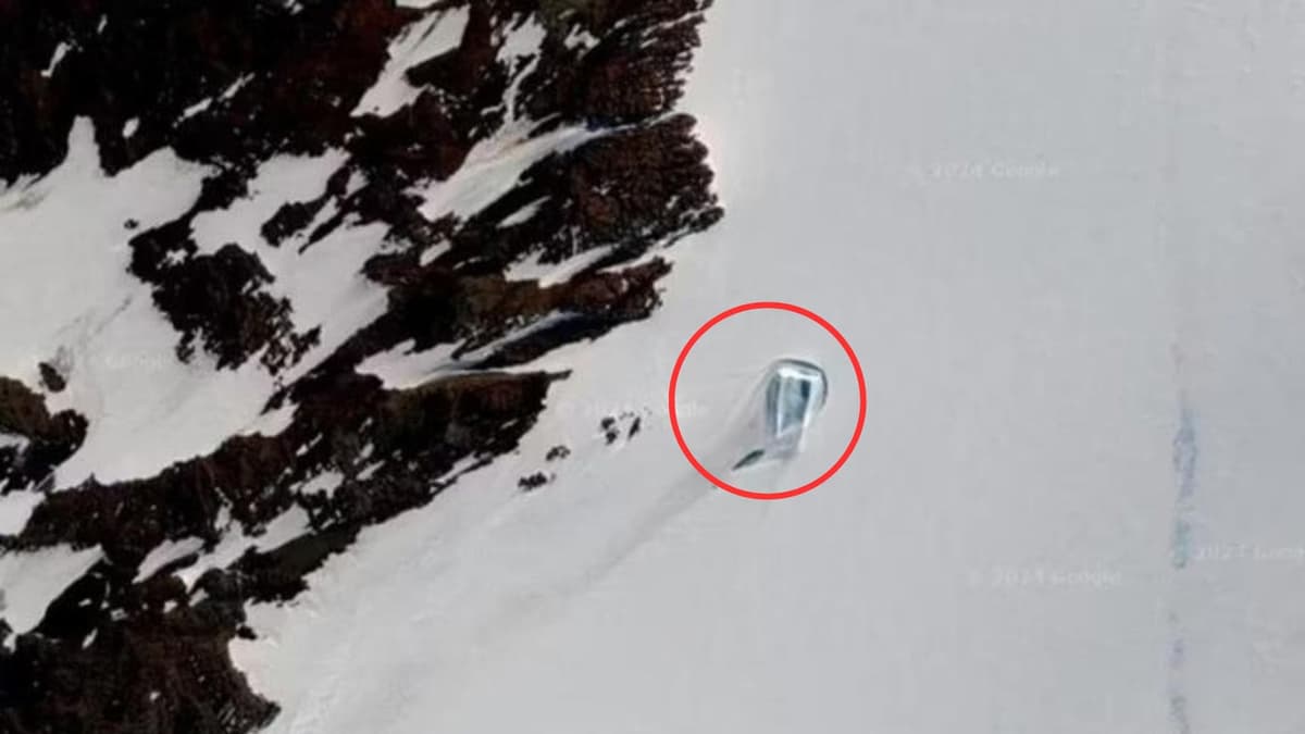 Internautas hallan misteriosa "puerta" en medio de la Antártida usando Google Maps