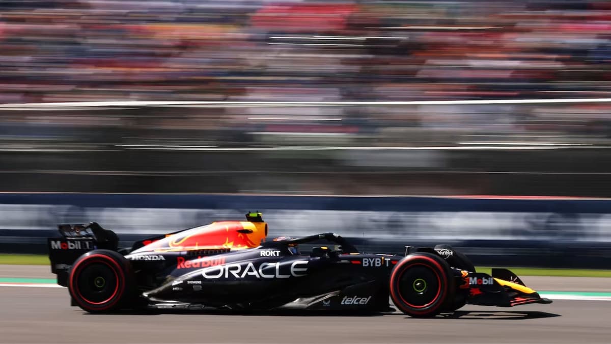 "Checo" Pérez rinde homenaje a la lucha libre con nuevo casco que usará en el GP de México