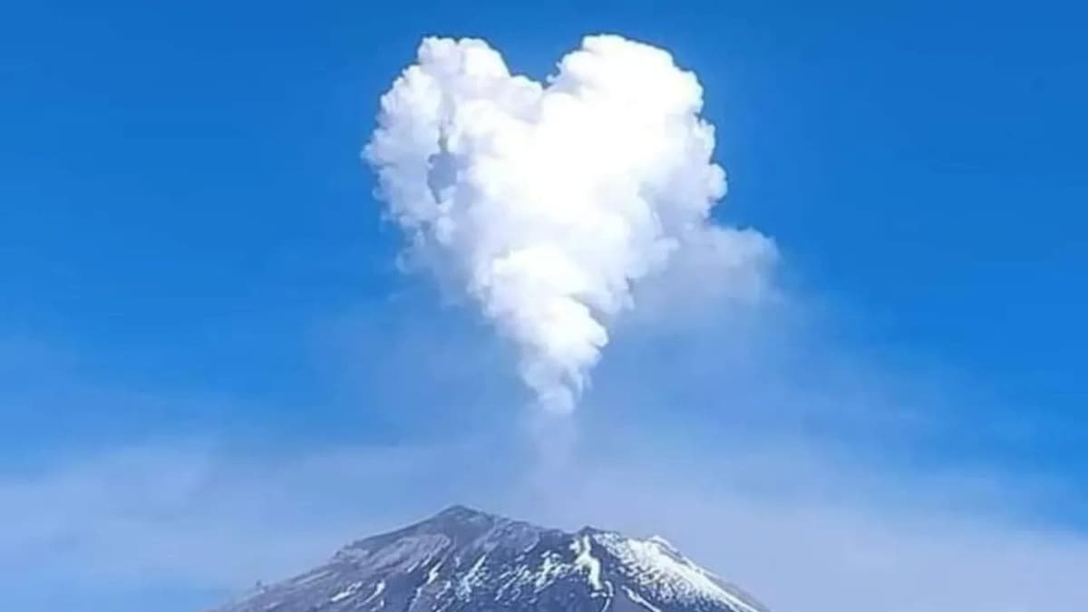 Volcán Popocatépetl registra fumarola en forma de corazón