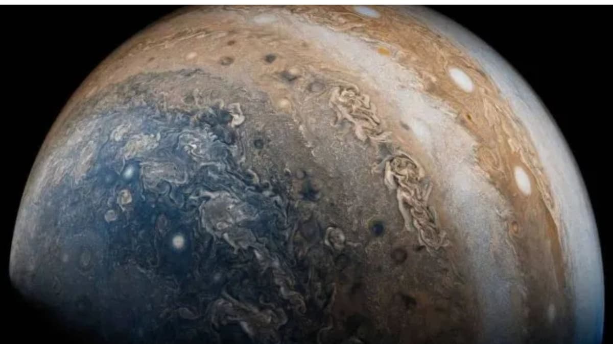 NASA halla un "delfín" en las nubes de Júpiter