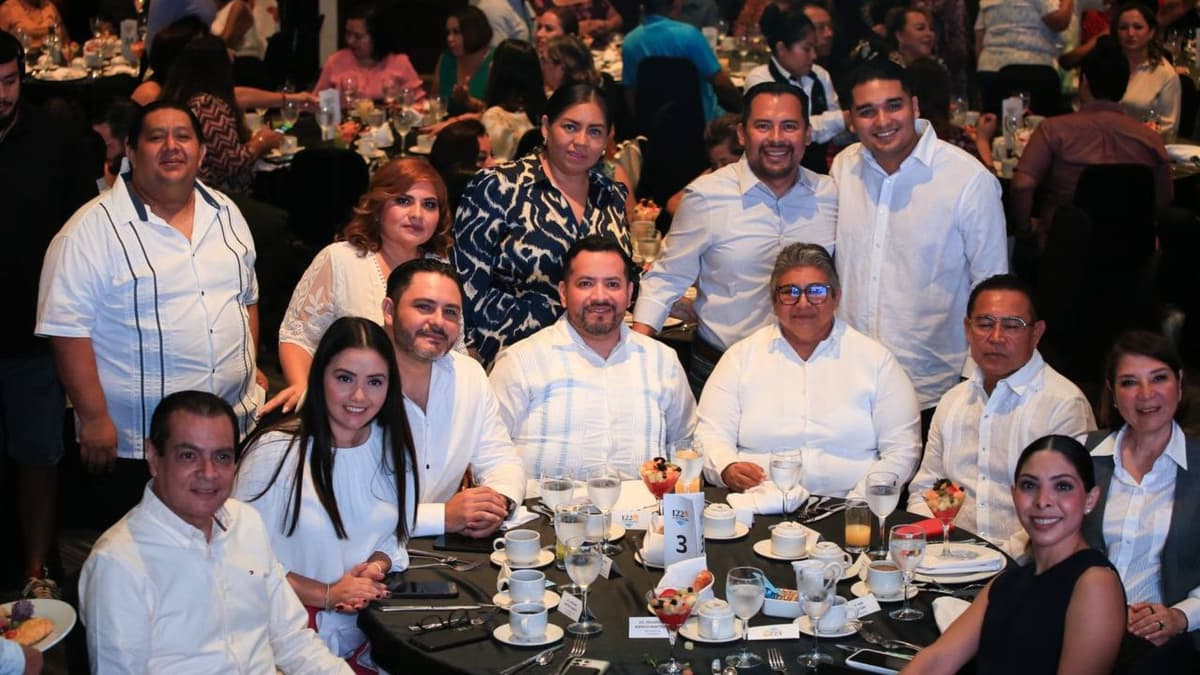 Familias de fundadores de Playa del Carmen conviven en tradicional desayuno