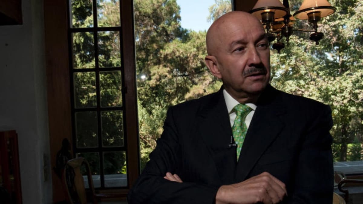 Reaparece Carlos Salinas de Gortari y dice estar desempleado porque "alguien" le quitó la pensión