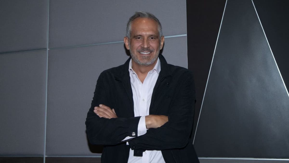 Estafan a Arath de la Torre por WhatsApp; quería reservar un hotel en Cancún