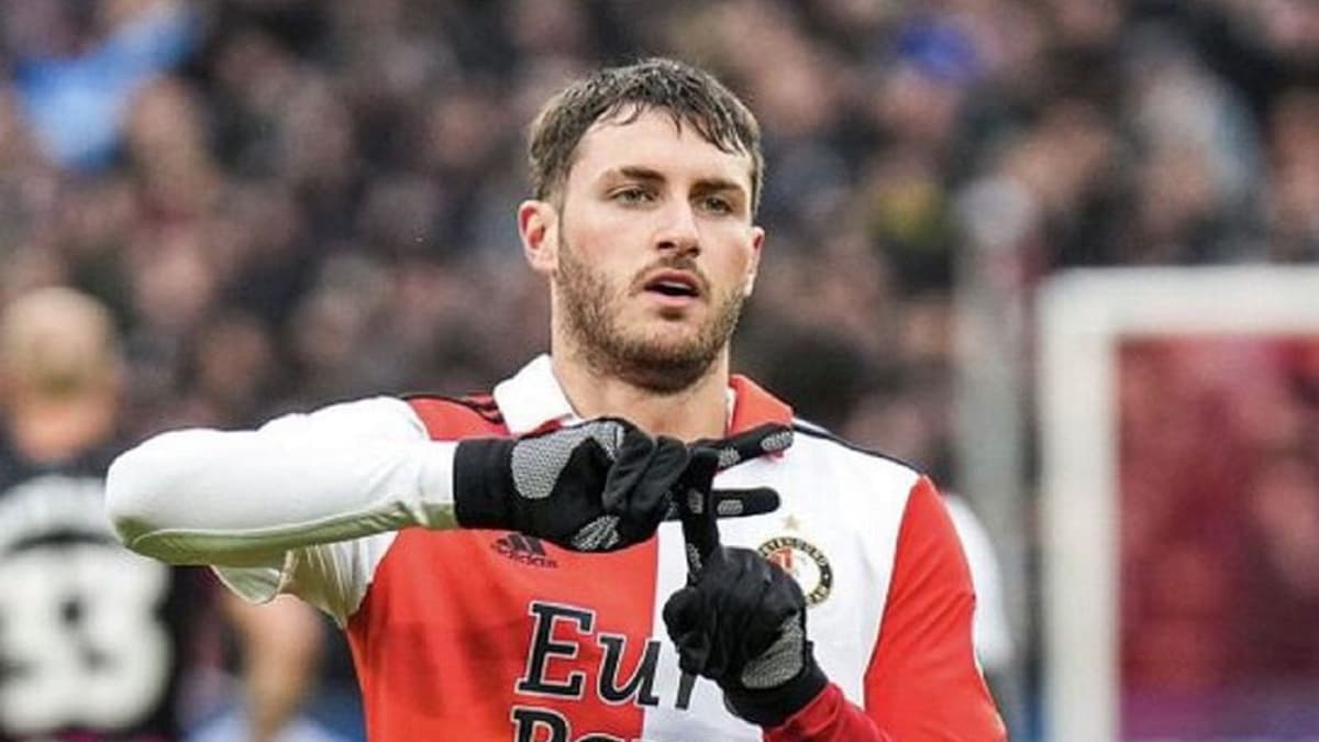 Futbolista Santi Giménez en la mira del AC Milan; Feyenoord tendría que dar el visto bueno