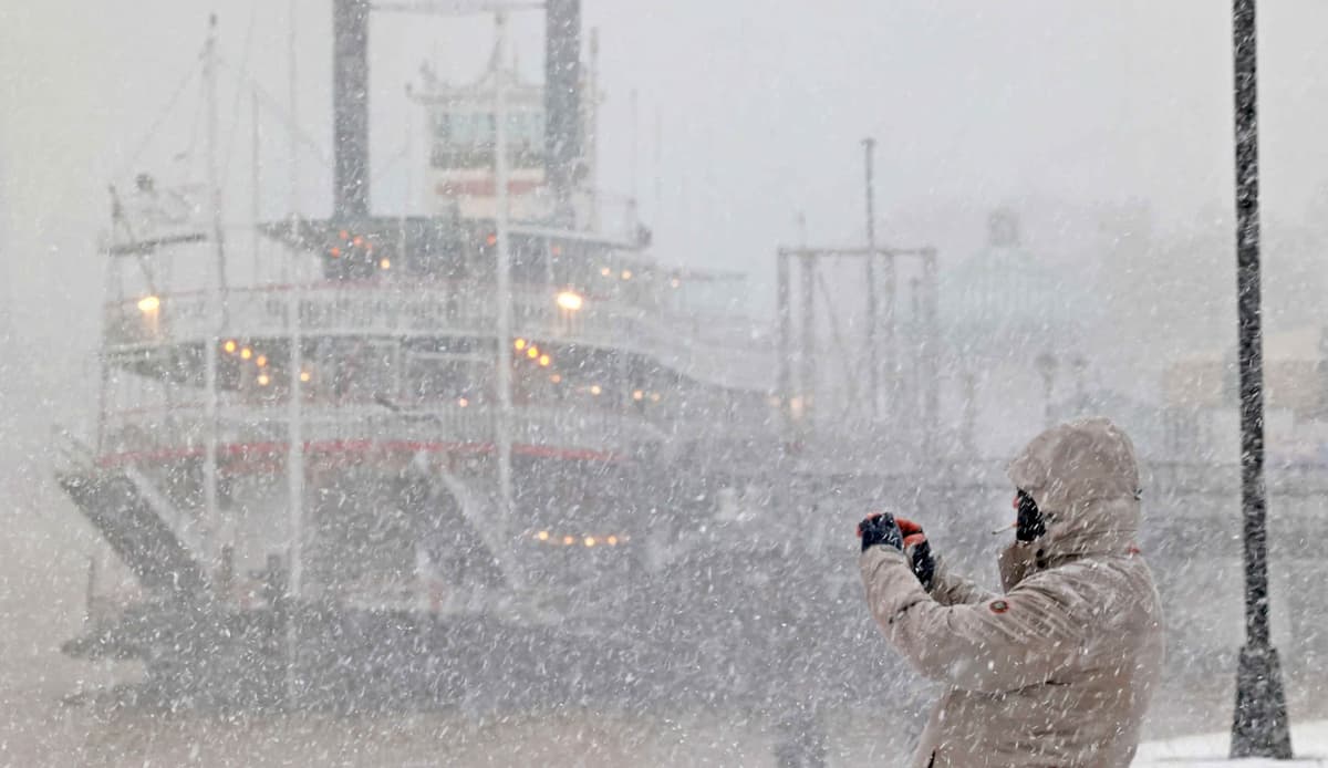 Video: En alerta por nevadas récord 220 millones de personas en sur de EU y la costa del golfo