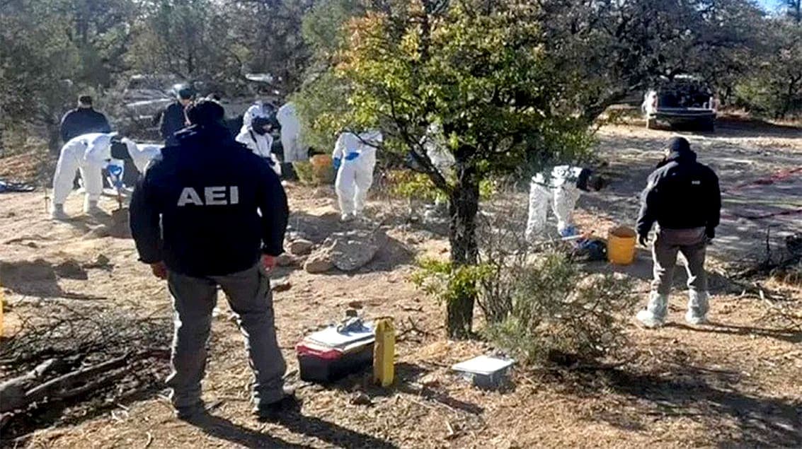 ¡Horror! Hallan fosas con casi 100 cuerpos en Chihuahua y Sonora