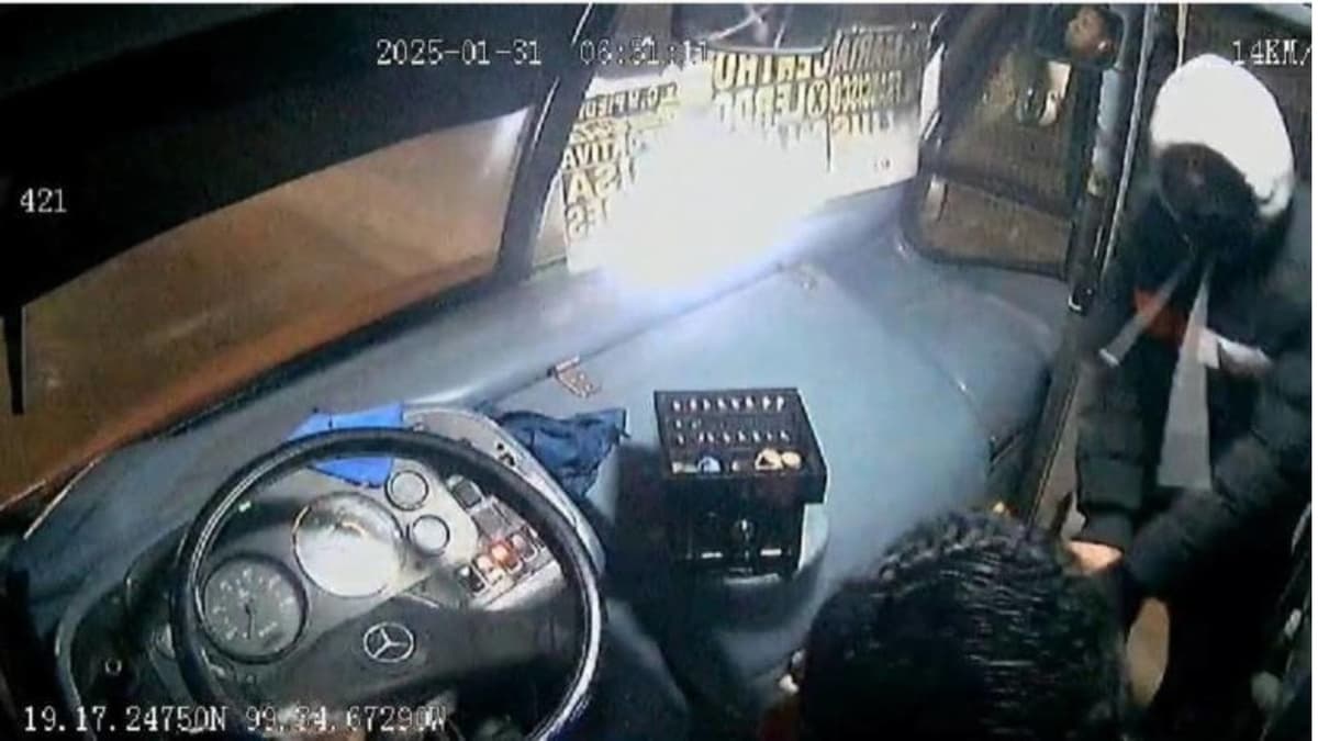 Video: Sujetos armados asaltan camión de transporte público en Toluca, Edomex