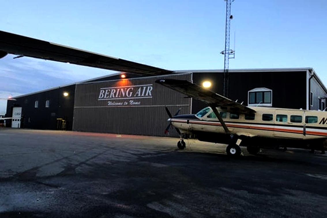 Desaparece avioneta mientras volaba sobre Alaska, EU; llevaba 10 personas