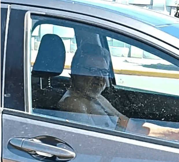 Captan a hombre desnudo y tocándose frente a una joven en Guanajuato