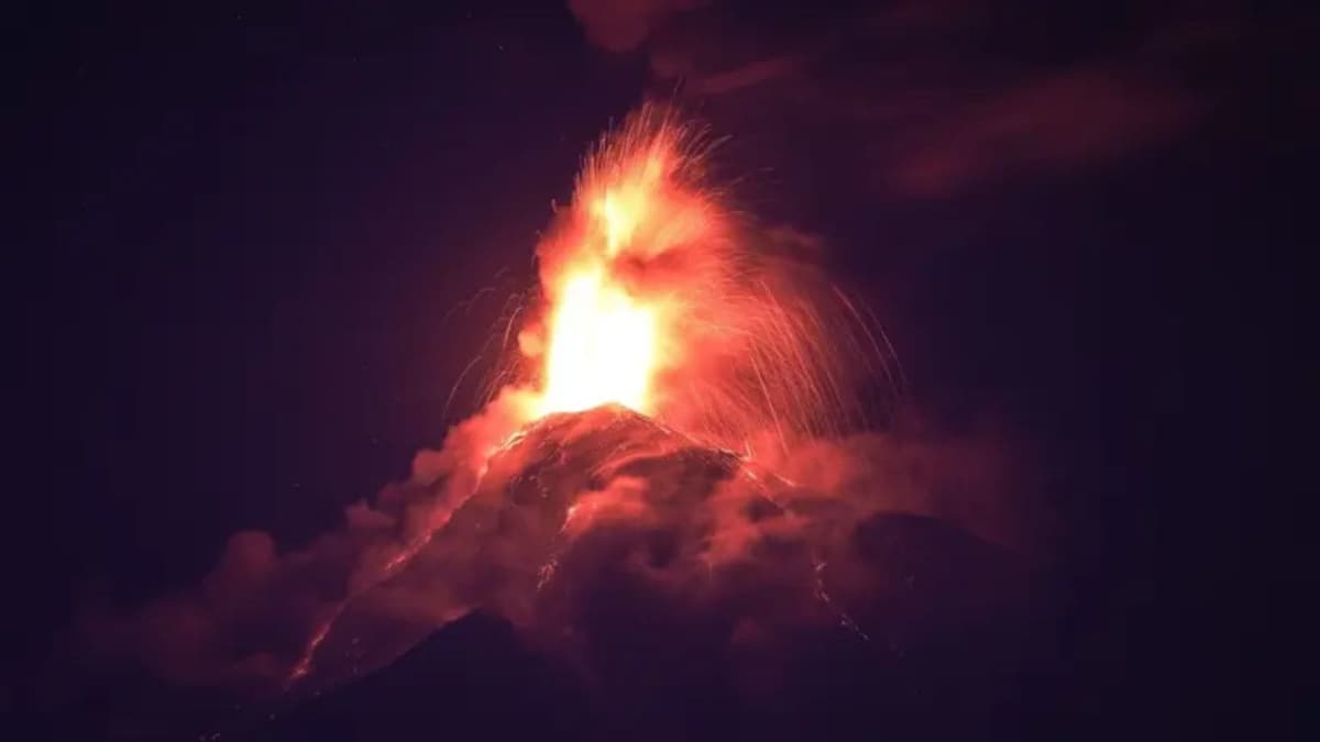 Video: Volcán de Fuego en Guatemala hace erupción y provoca la evacuación de al menos 125 familias