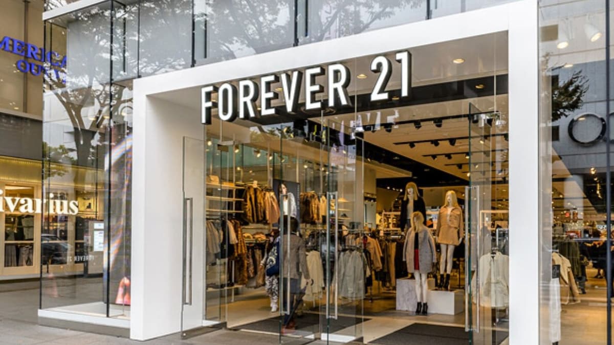 Forever 21 se declara en bancarrota por segunda vez por competencia en línea de tiendas como Shein y Temu