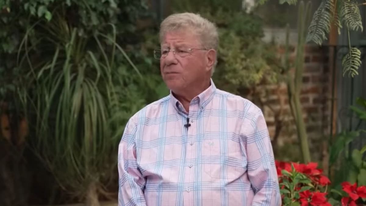 Carlos Alazraki tramita amparo para evitar ser detenido; se desconoce de qué se le acusa