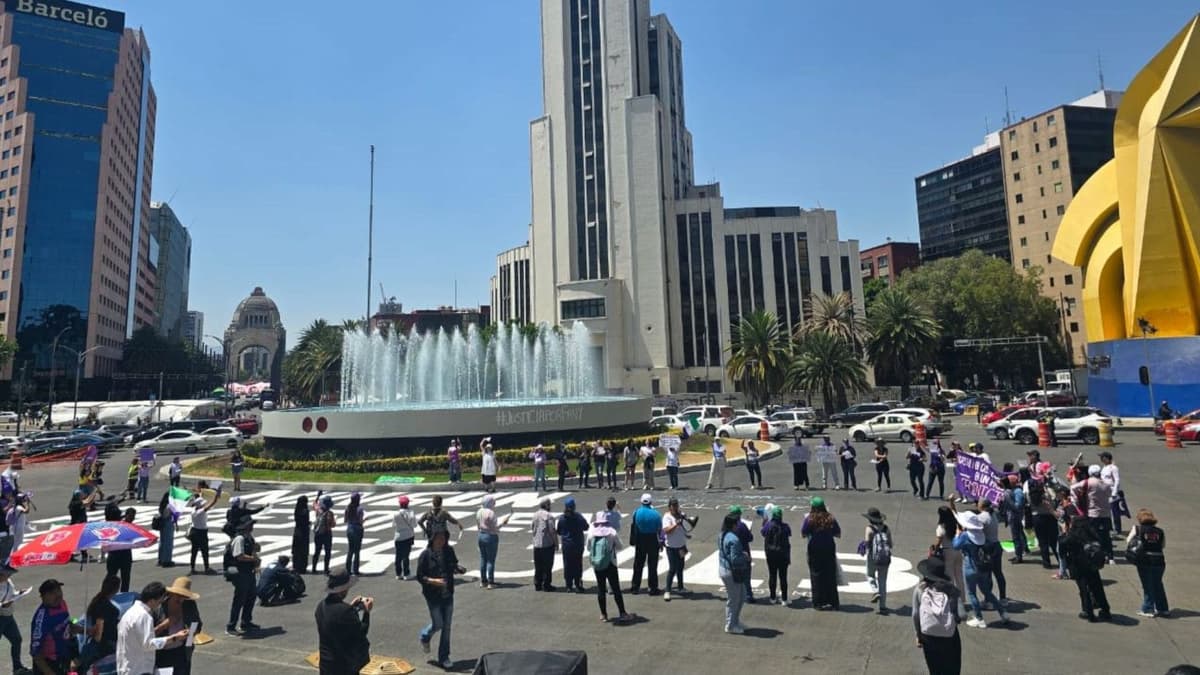 Activistas marchan en la CDMX para exigir el desafuero de Cuauhtémoc Blanco