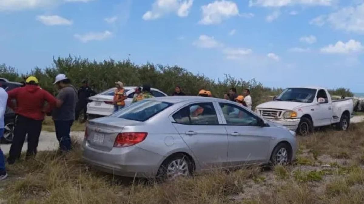 Extranjeros reclaman a locales por estacionarse frente a su casa de playa en Progreso, Yucatán