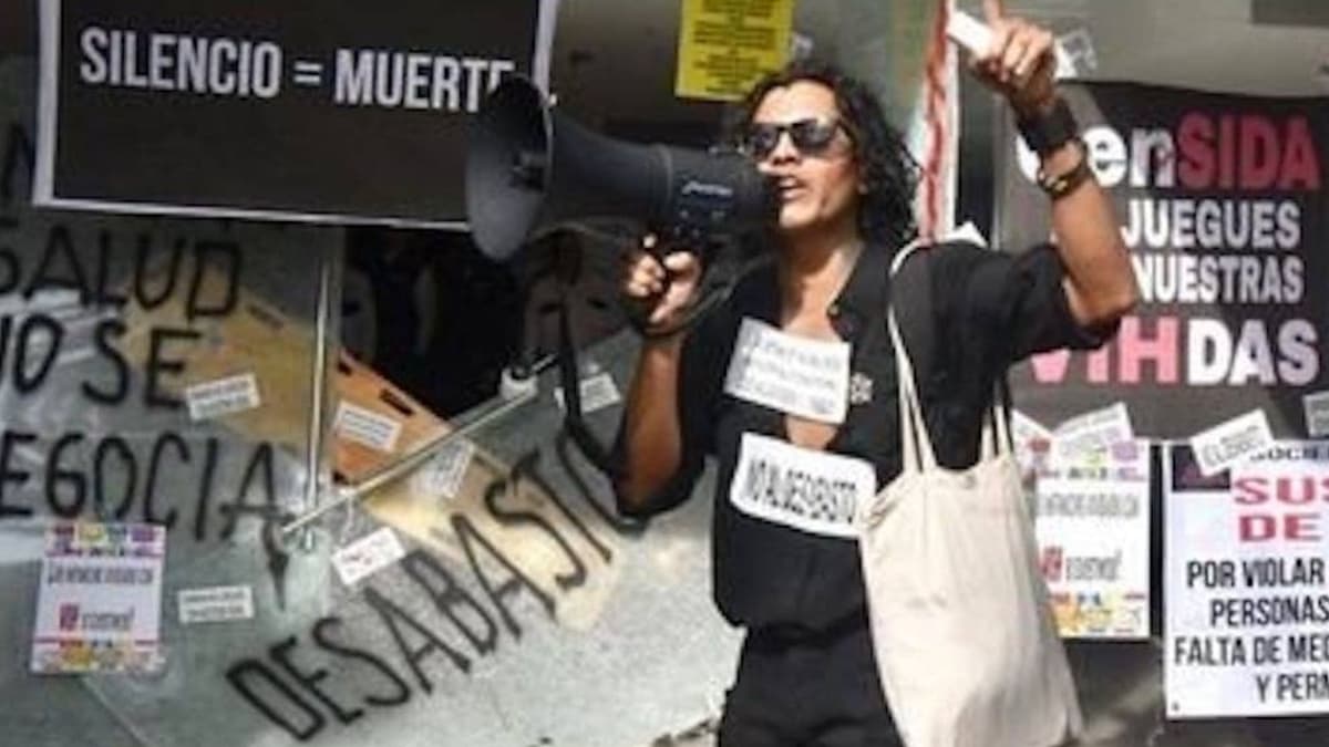Secretaría de Salud federal demanda a activista que protestó por desabasto de medicamentos contra el VIH