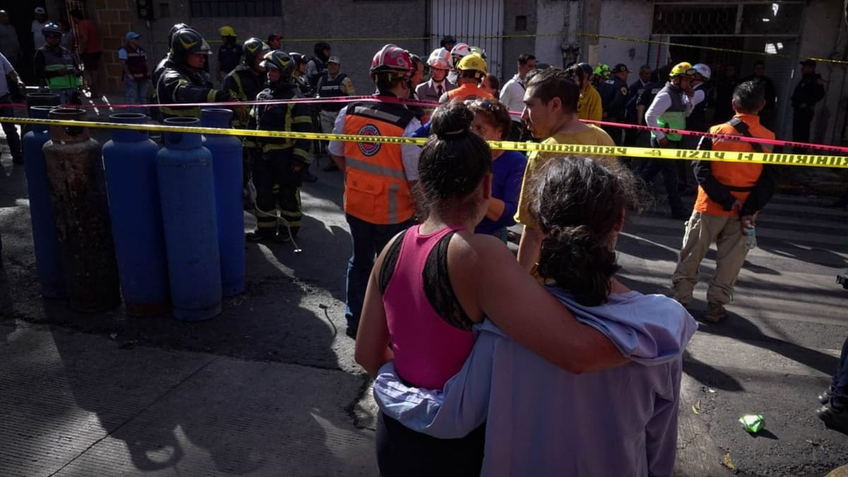 Explosión por fuga de gas deja sin vida a un menor y tres perritos en CDMX