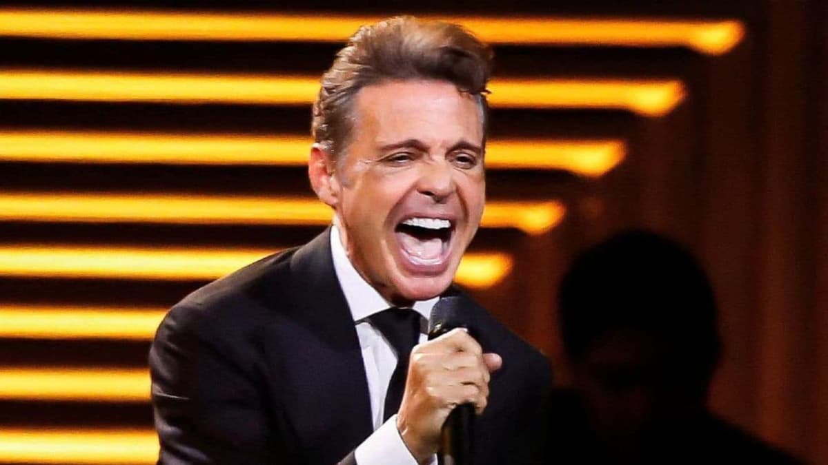 Acusan a Luis Miguel y a su equipo de adeudar casi seis millones de pesos en vuelos privados