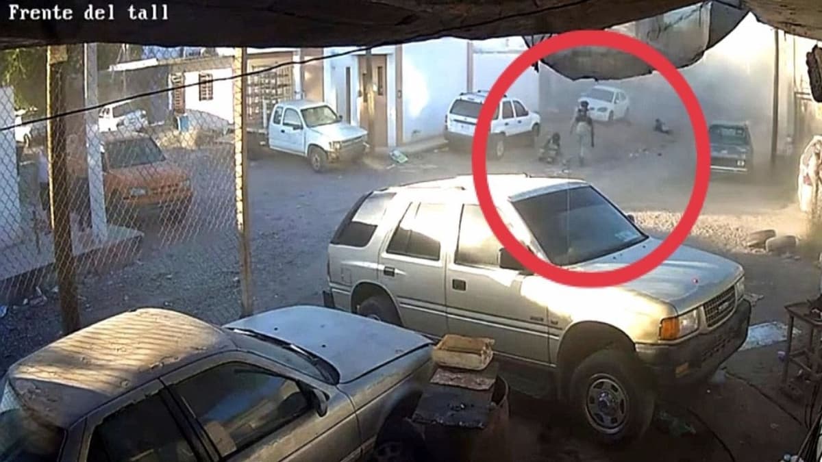Video: Elementos de la Guardia Nacional salen proyectados de una patrulla a alta velocidad, en Tijuana