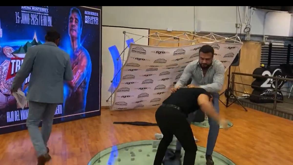 Video: Luchador Alberto del Río golpea al Hijo del Vikingo y a Latin Lover durante conferencia de prensa en Monterrey
