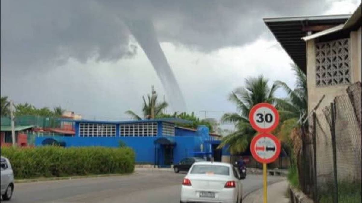 Video: Tromba marina sorprende a habitantes de La Habana, Cuba