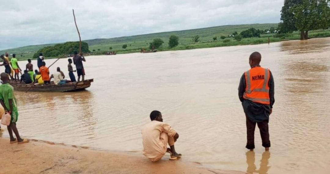 Desaparecen más de 40 personas después de naufragio en Nigeria