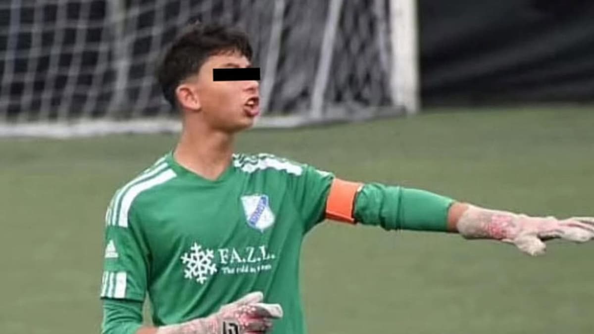 Hombre golpea a un adolescente de 13 años tras finalizar un partido de futbol infantil en Italia