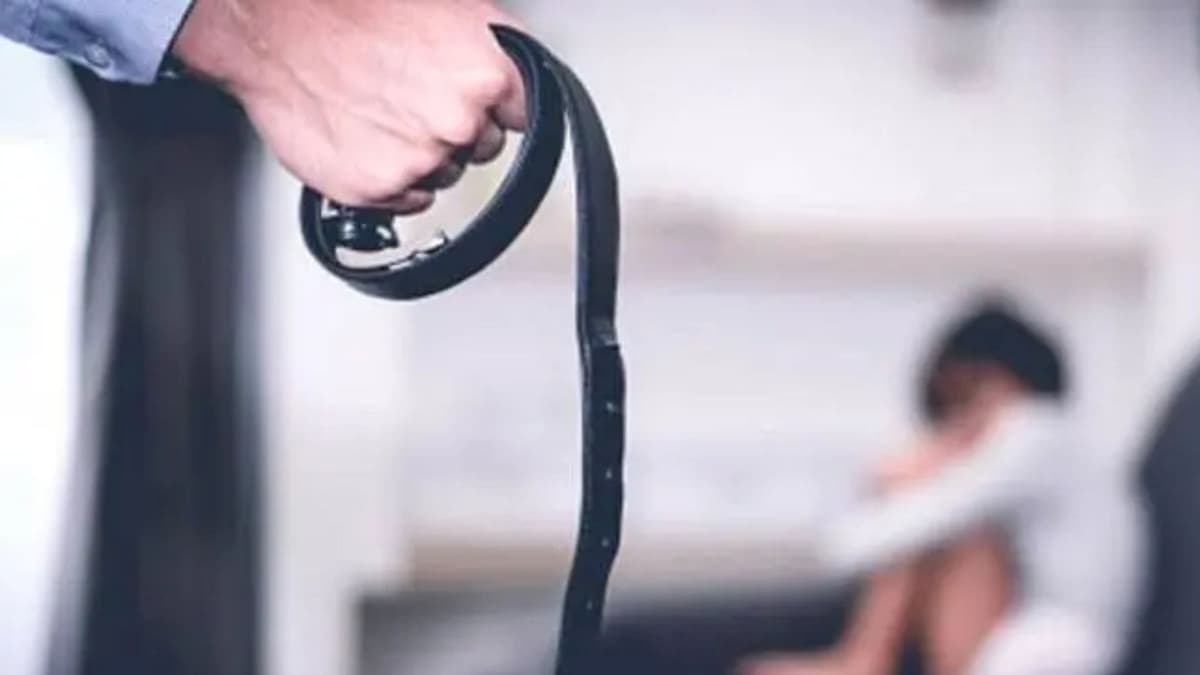 Vinculan a proceso a padre por golpear con el cinturón a su hijo de nueve años en Jalisco