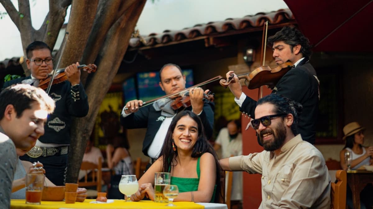 Sociedad de Autores y Compositores de México multa con hasta 120 mil pesos a comercios que reproducen música