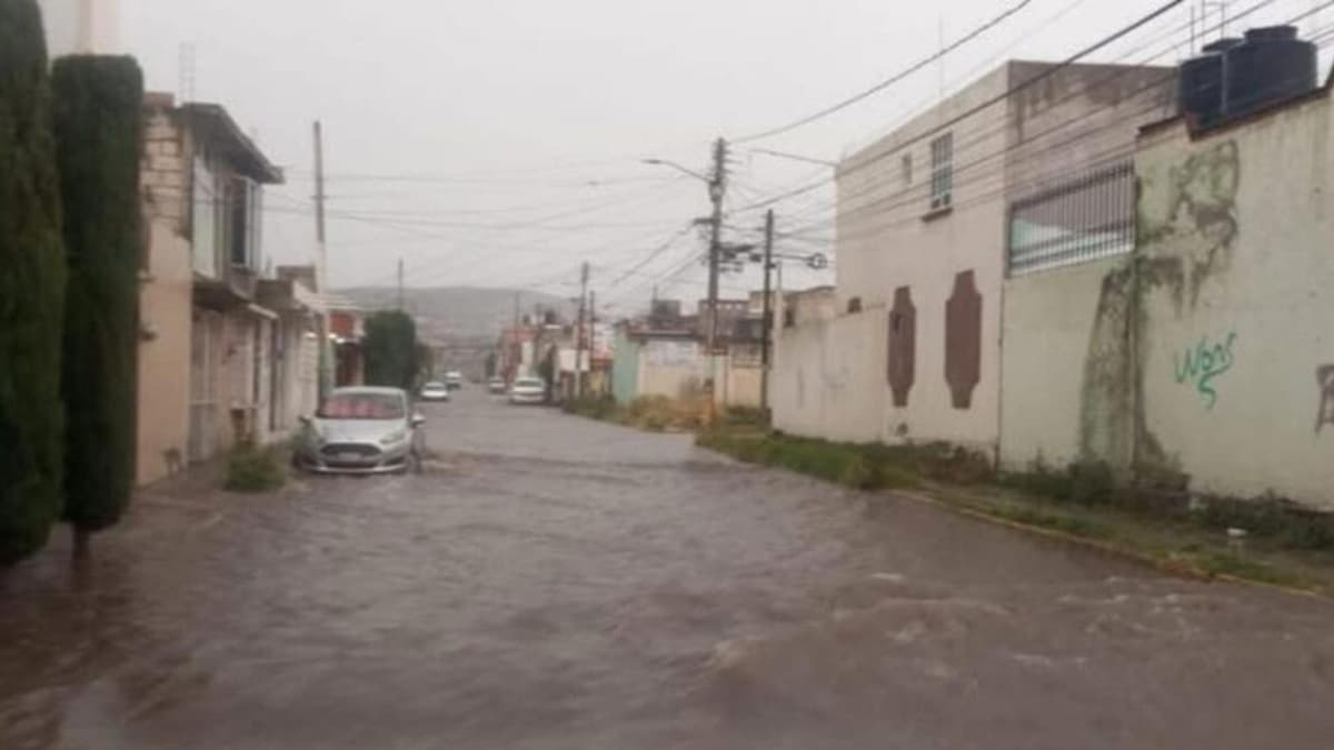 Hombre cae al drenaje pluvial durante las fuertes lluvias en Pachuca, Hidalgo