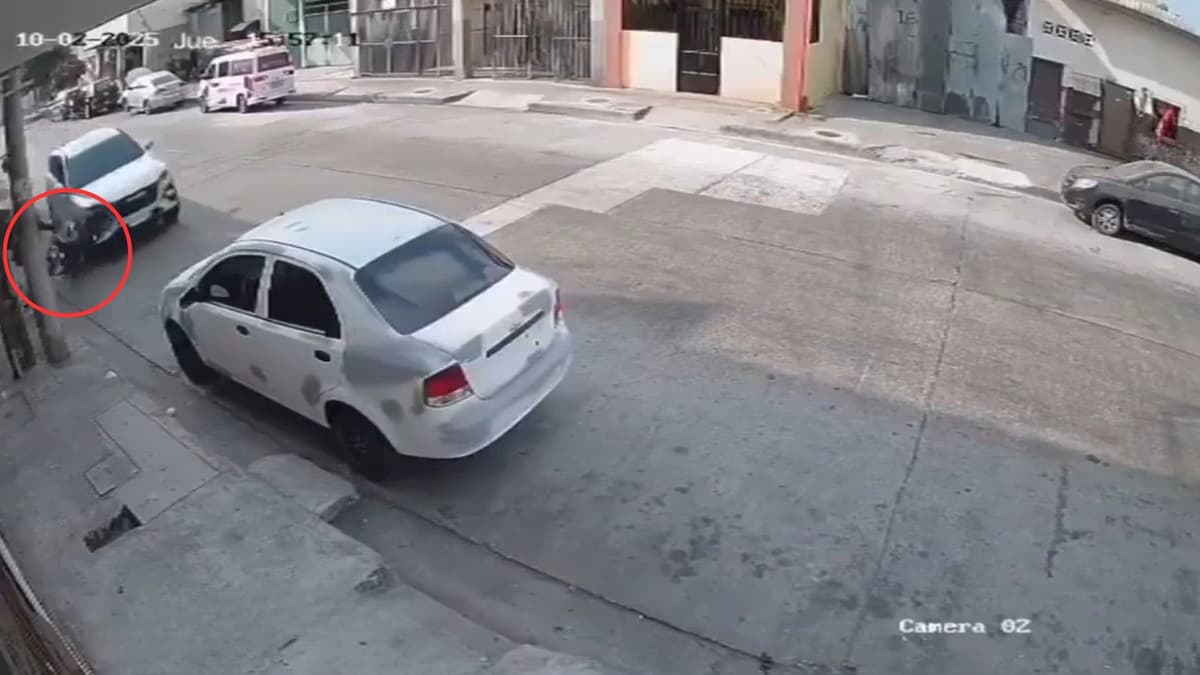 Video: Hombre atropella a ladrones en motocicleta que lo habían asaltado previamente en Guayaquil, Ecuador