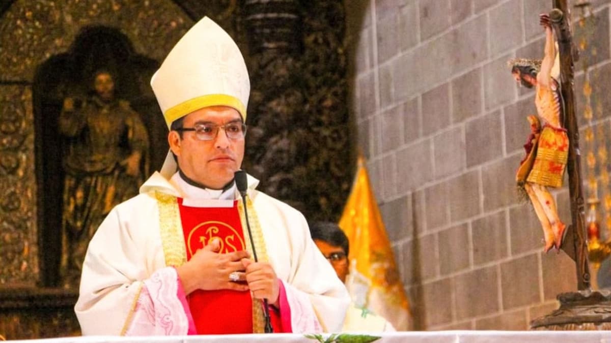 Obispo de Perú es acusado de tener 17 amantes; su empleada doméstica expuso el caso