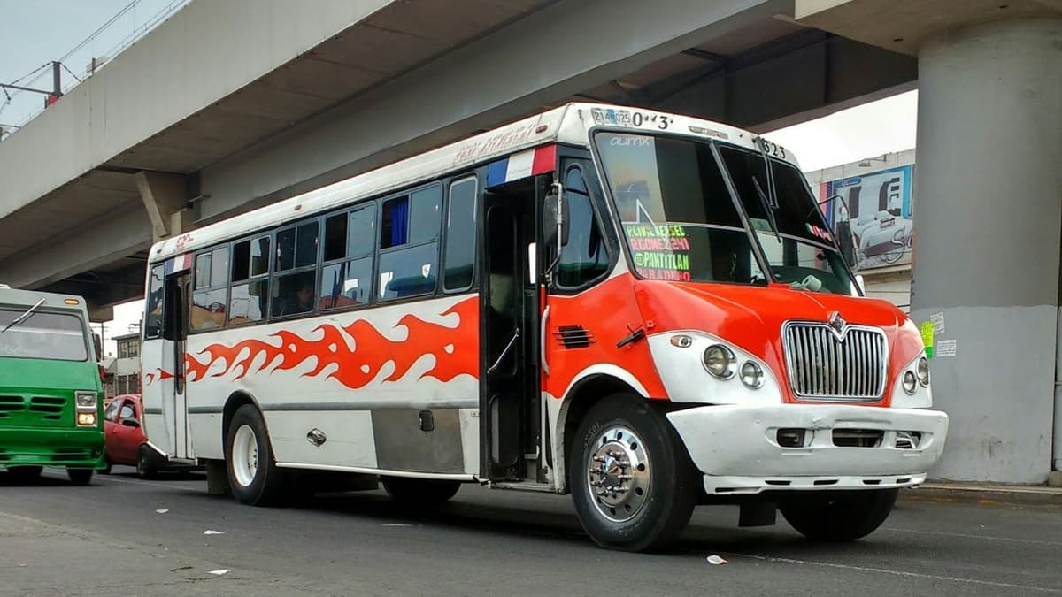 Golpean a ladrón que se subió a robar al transporte público en los límites de CDMX y Edomex