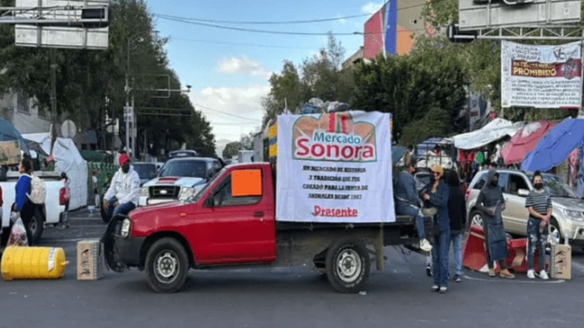 Comerciantes del Mercado de Sonora protestan por prohibición de venta de animales en CDMX