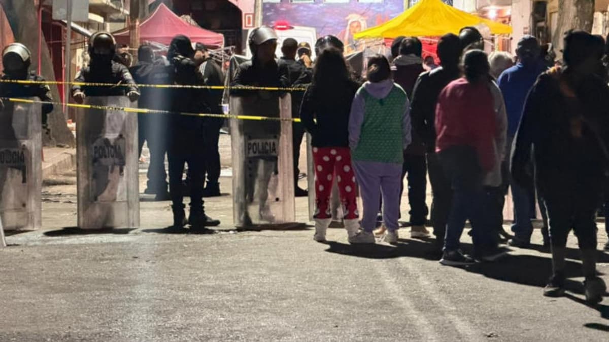 Asesinan a dos hombres que vendían micheladas afuera de un panteón en Coyoacán, CDMX