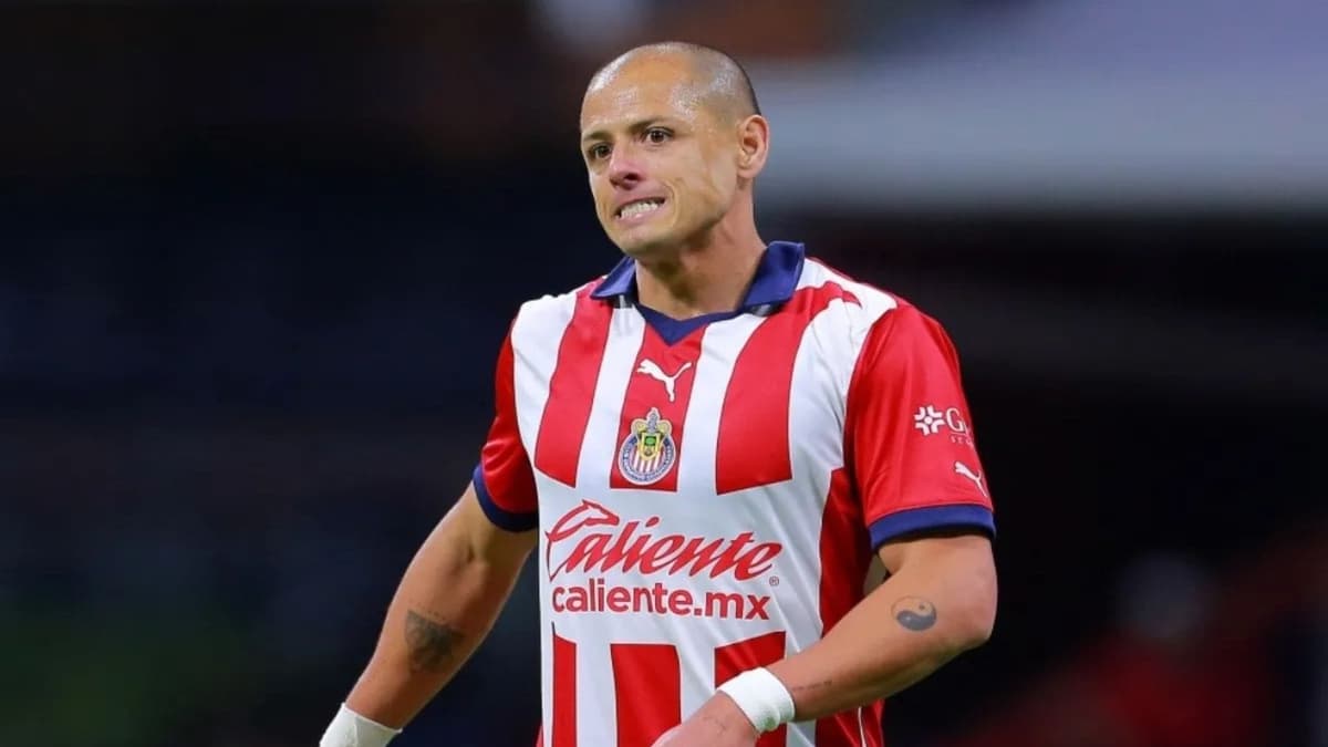 Javier "Chicharito" Hernández es considerado pieza clave para el entrenador de Chivas, pese a no tener minutos