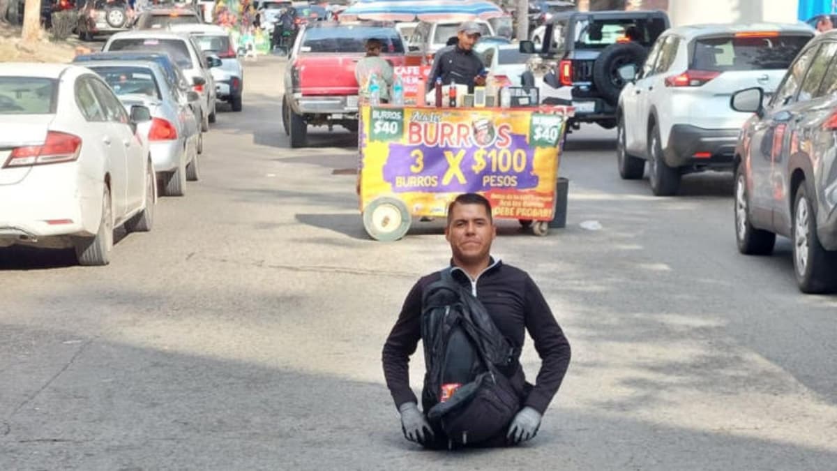 Roban patín eléctrico a un hombre sin piernas en Tijuana, Baja California