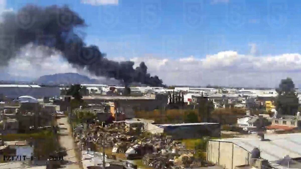 Se desploma aeronave en zona industrial de Toluca; confirman 10 personas fallecidas