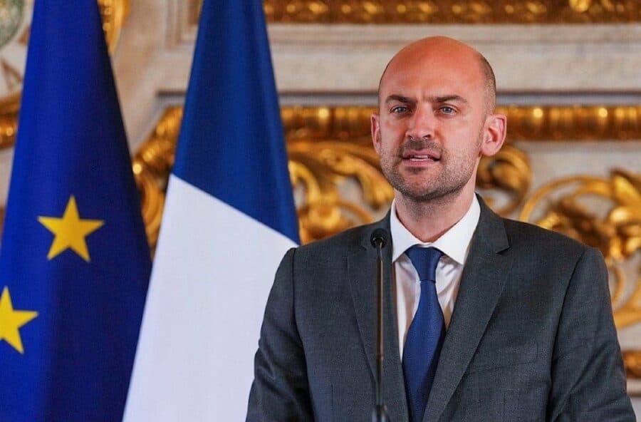 Francia advierte que responderá si Estados Unidos avanza sobre Groenlandia