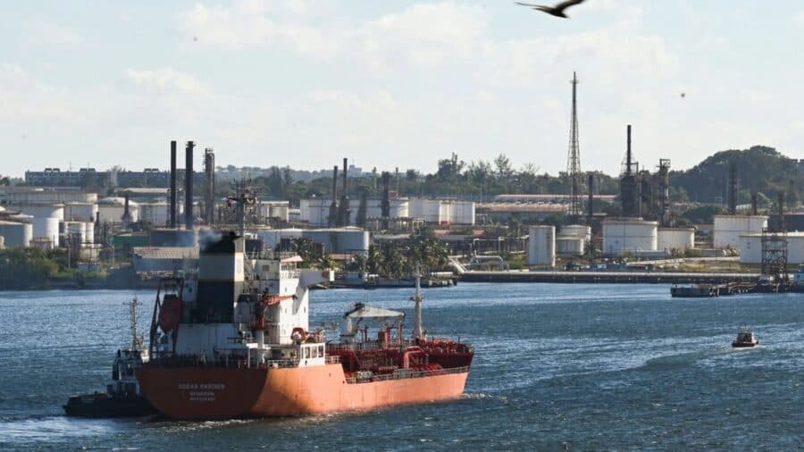 Pemex suspende el envío de petróleo a Cuba